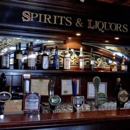 Court فندق كيلارني