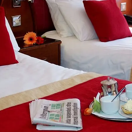 Court Hotel 3*